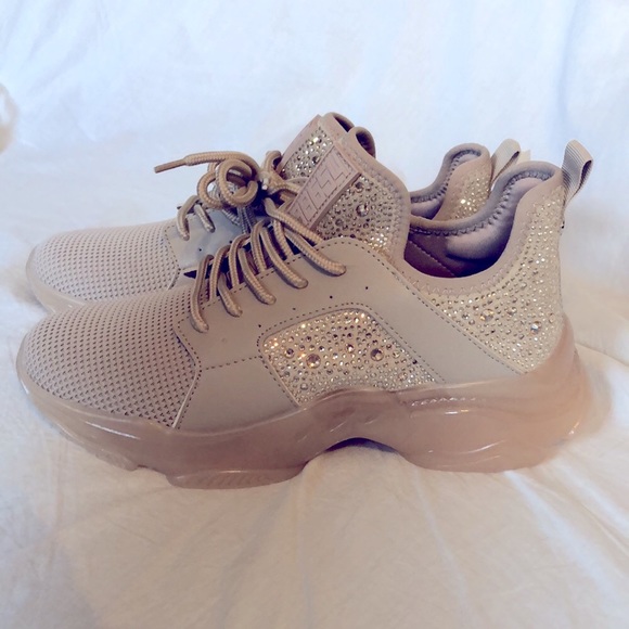 Steve Madden’s Maxima BRAND NEW!!   Originally $100. Read for more sizes - Picture 2 of 8